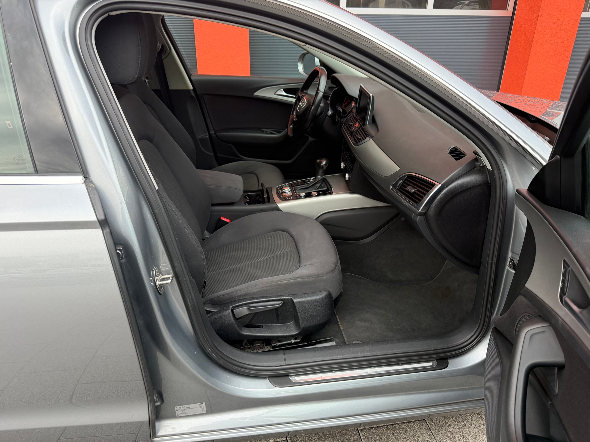 AUDI A6 Avant 2.0 TDI ultra multitronic-image-8