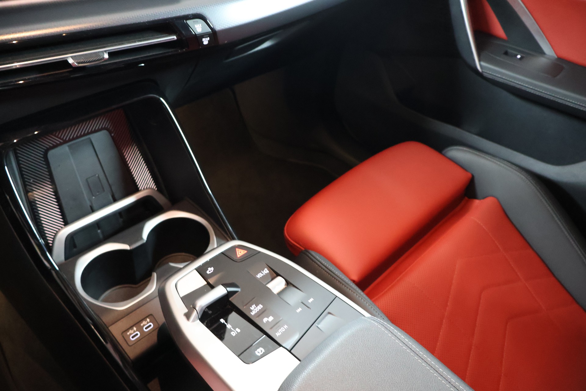 BMW X1 sDrive 18i M Sport-image-13