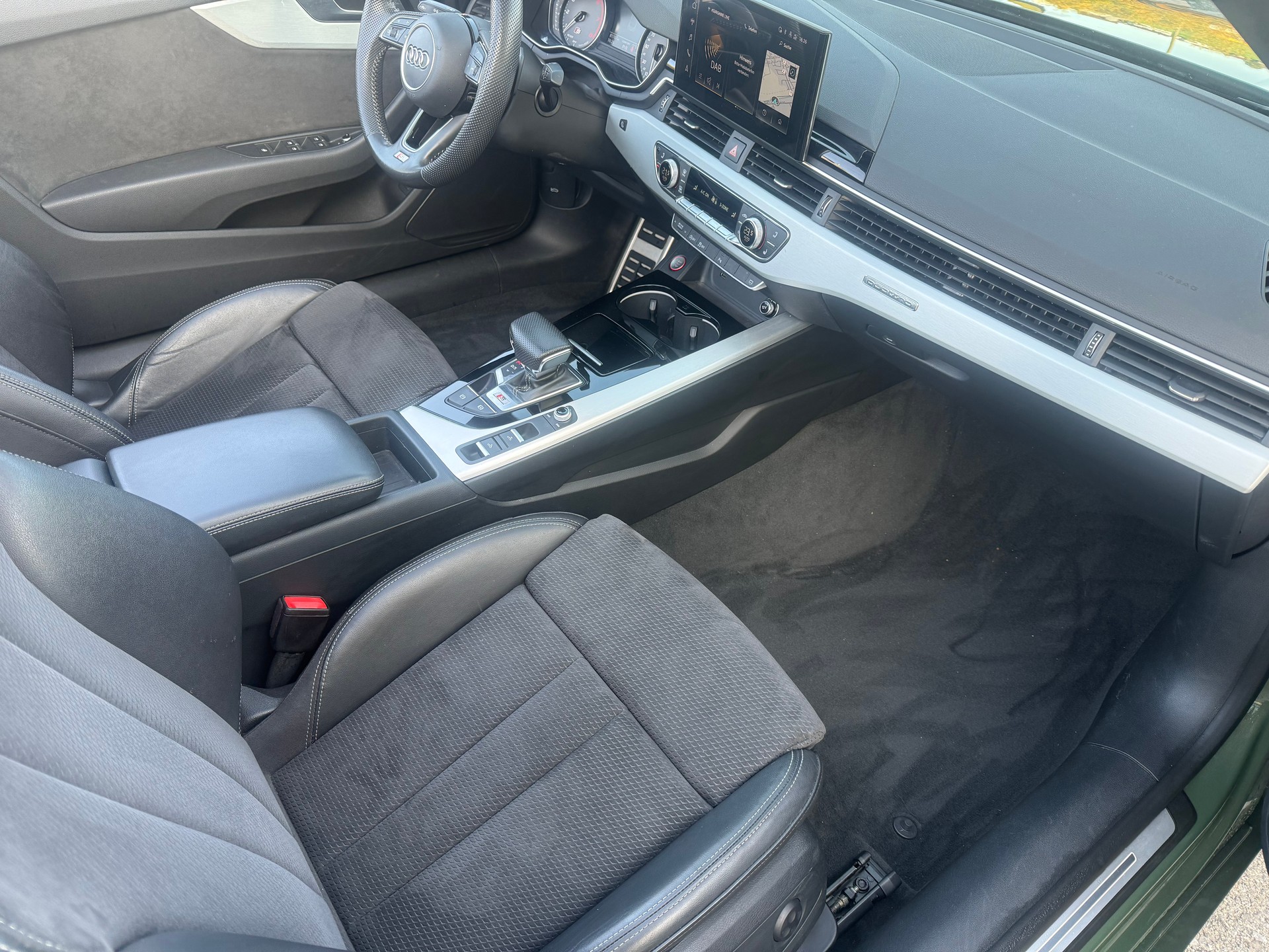AUDI S5 Cabriolet 3.0 TFSI quattro tiptronic-image-12