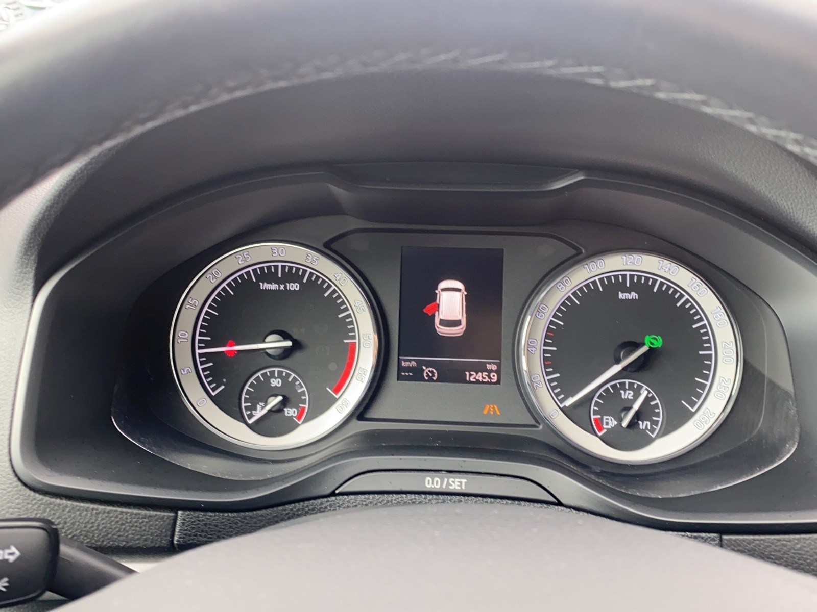 SKODA Karoq 1.6 TDI DSG CR Smile-image-13