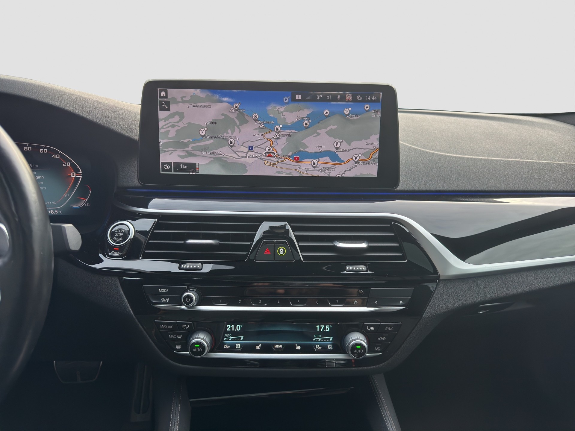 BMW M550i xDrive Steptronic-image-4