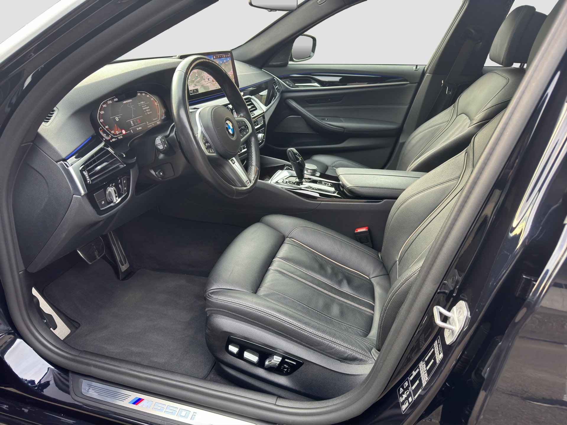 BMW M550i xDrive Steptronic-image-9