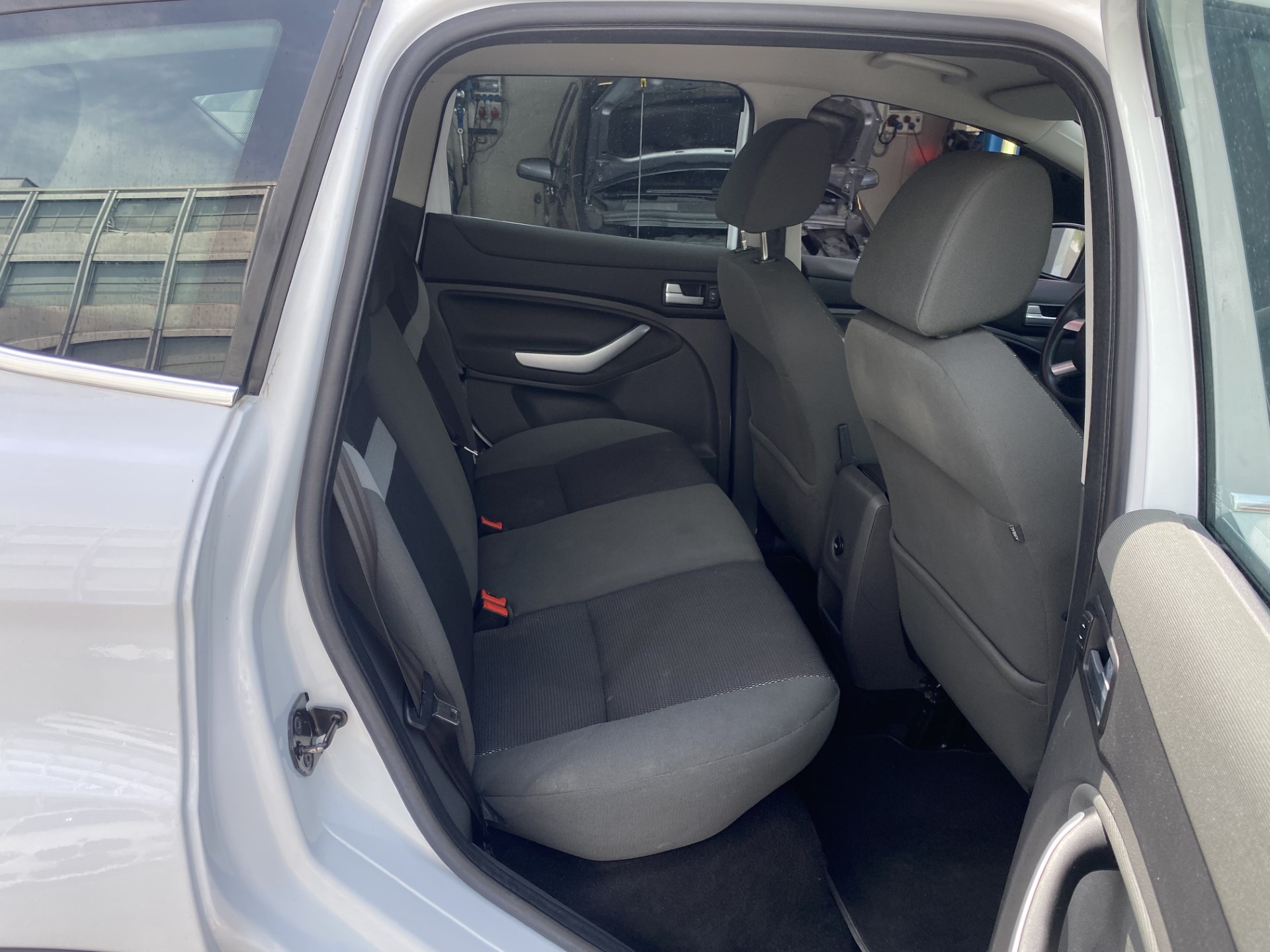 FORD Kuga 2.0 TDCi Carving 4WD PowerShift-image-11