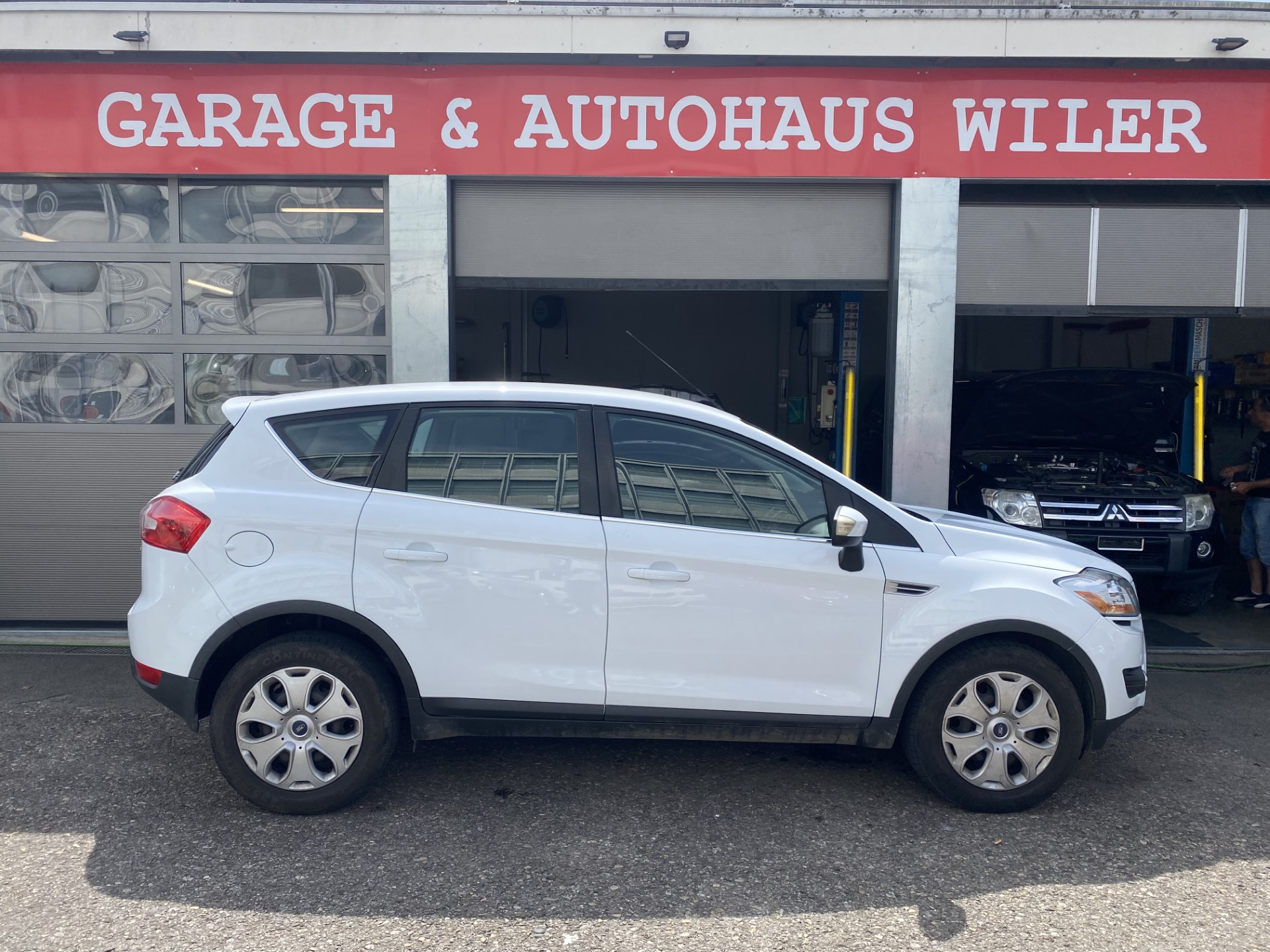 FORD Kuga 2.0 TDCi Carving 4WD PowerShift-image-3