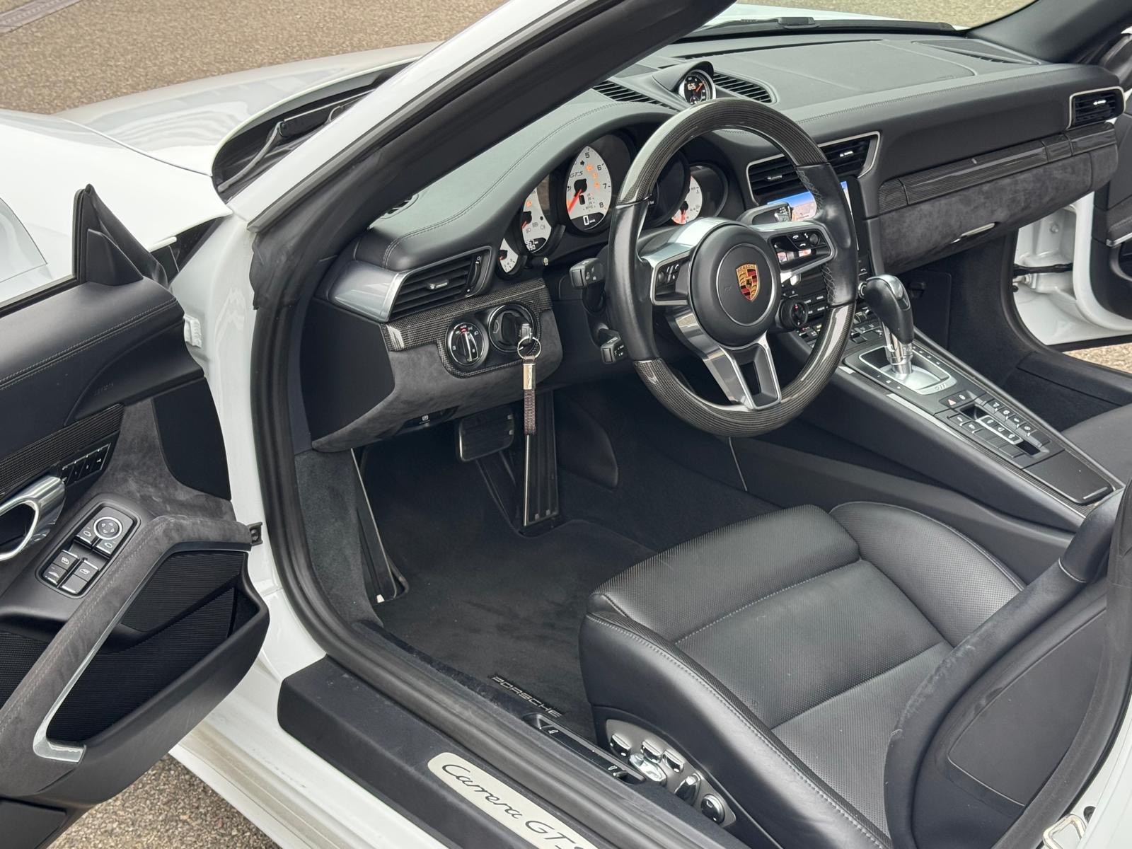 PORSCHE 911 Cabrio Carrera GTS PDK-image-7