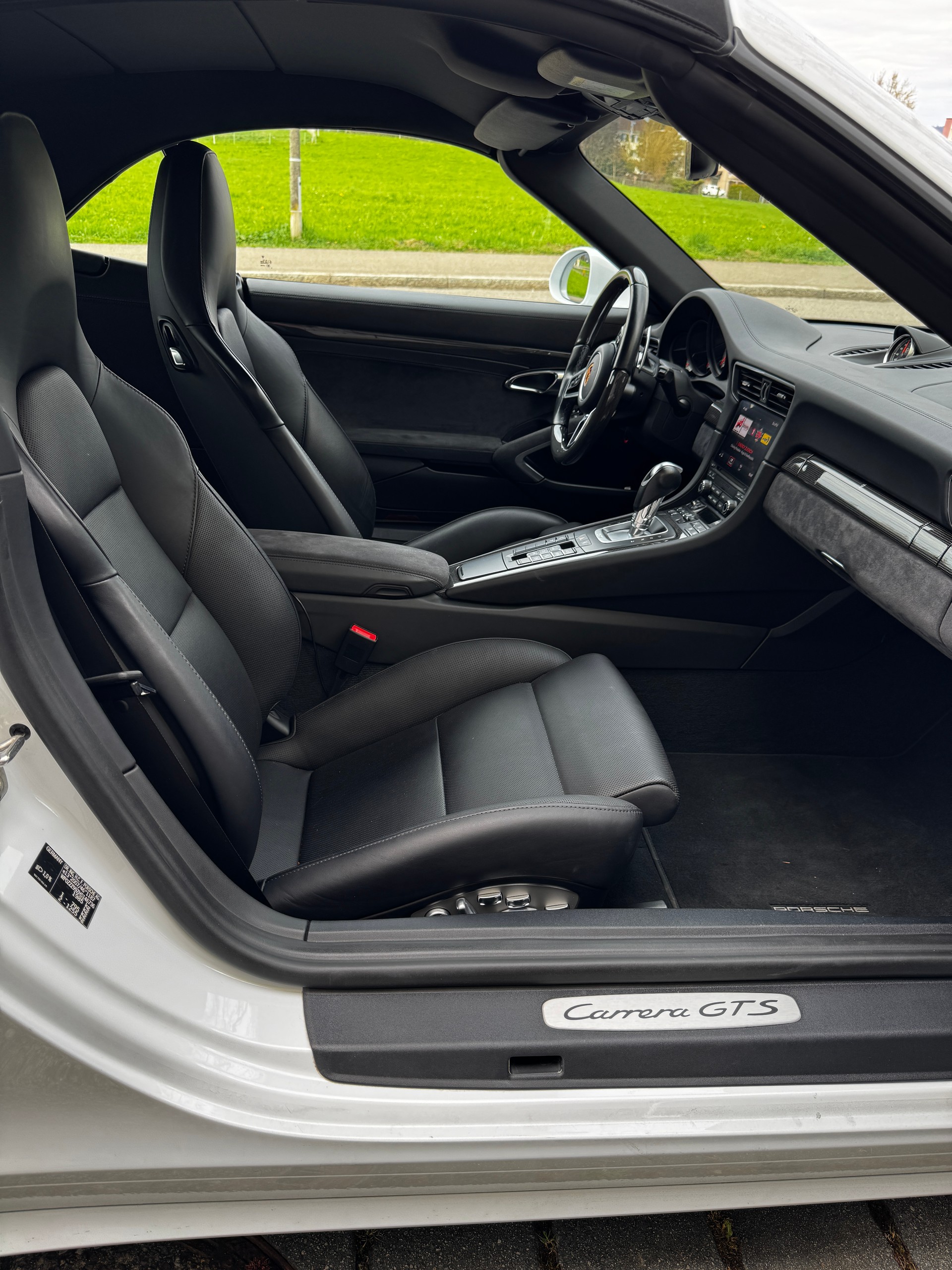 PORSCHE 911 Cabrio Carrera GTS PDK-image-4