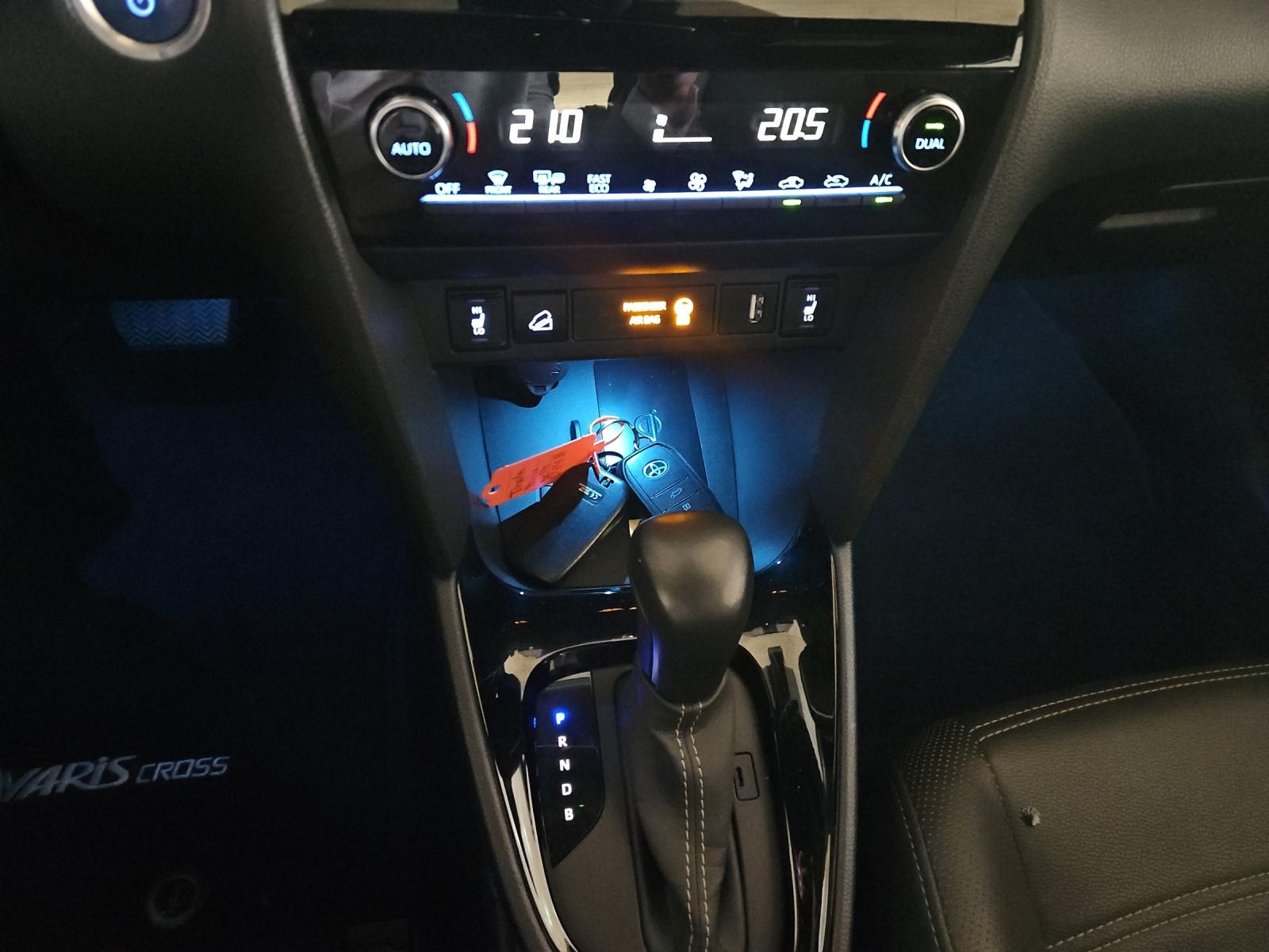 TOYOTA Yaris Cross 1.5 VVT-i HSD Premiere Edition AWD-i-image-18
