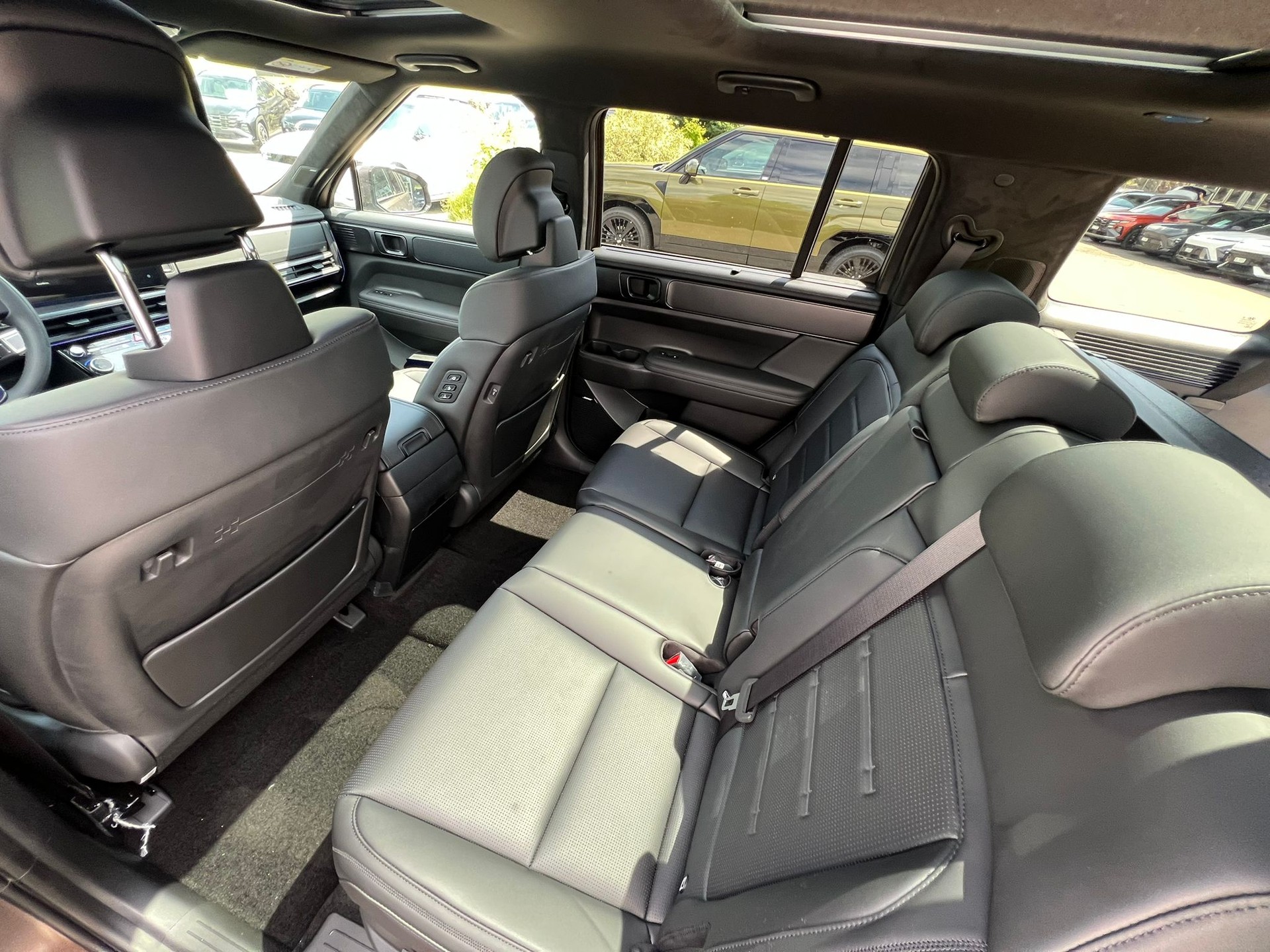 HYUNDAI Santa Fe 1.6 T-GDi HEV Calligraphy 4WD Automatic-image-11