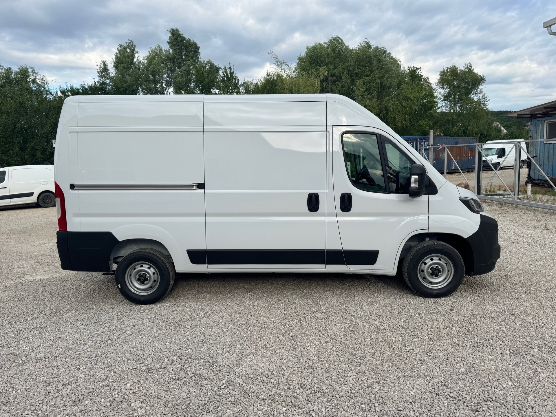 CITROEN L2H2 mit 2 x Schiebetüren Links + Rechts mit Multimedia und Navigation...-image-5