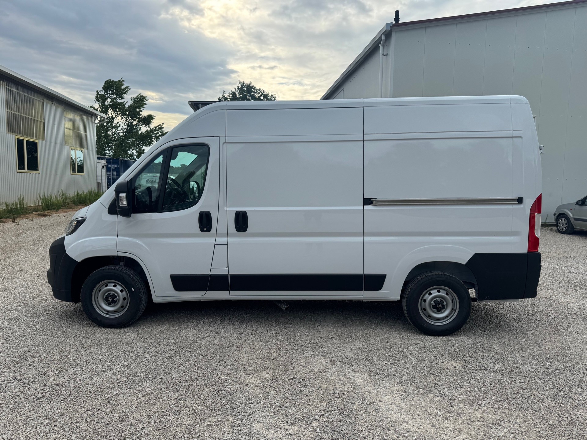 CITROEN L2H2 mit 2 x Schiebetüren Links + Rechts mit Multimedia und Navigation...-image-1