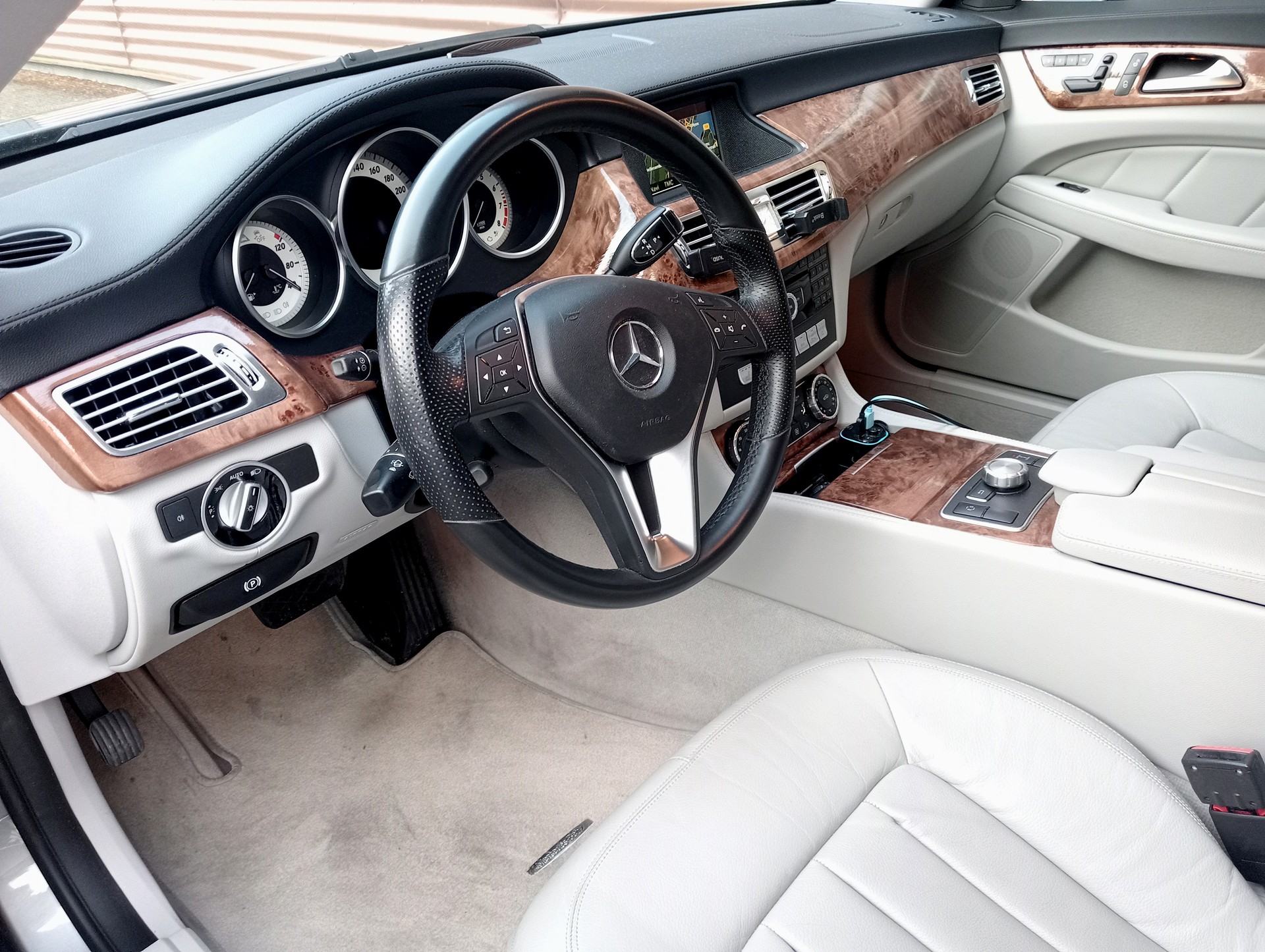 MERCEDES-BENZ CLS 350-image-5