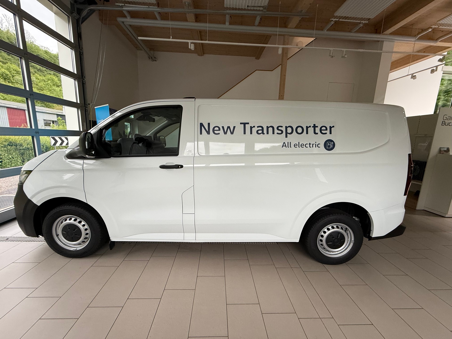 VW Transporter KaWa 218PS 64/83 kWh E-Motor-image-1