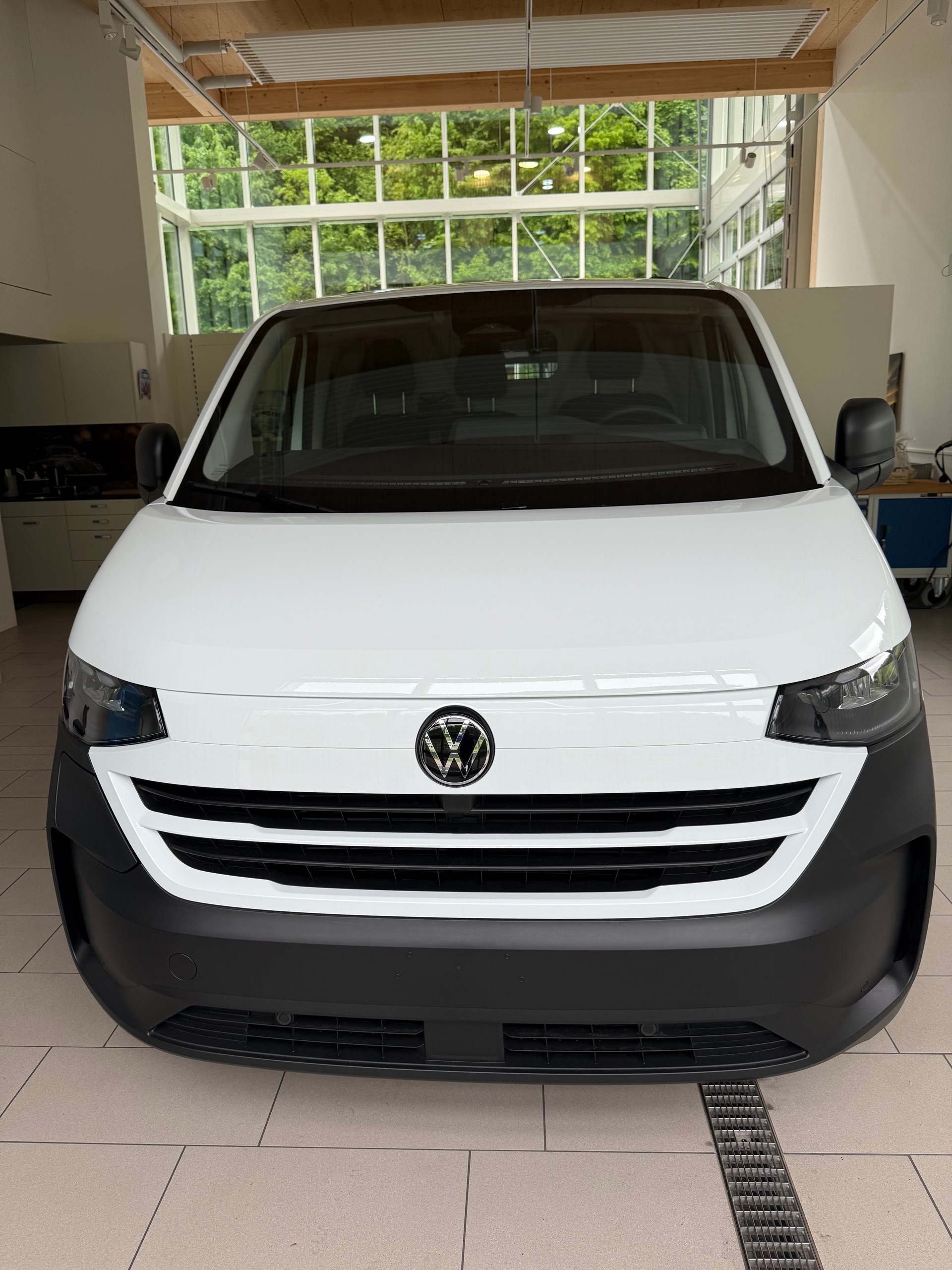 VW Transporter KaWa 218PS 64/83 kWh E-Motor-image-4