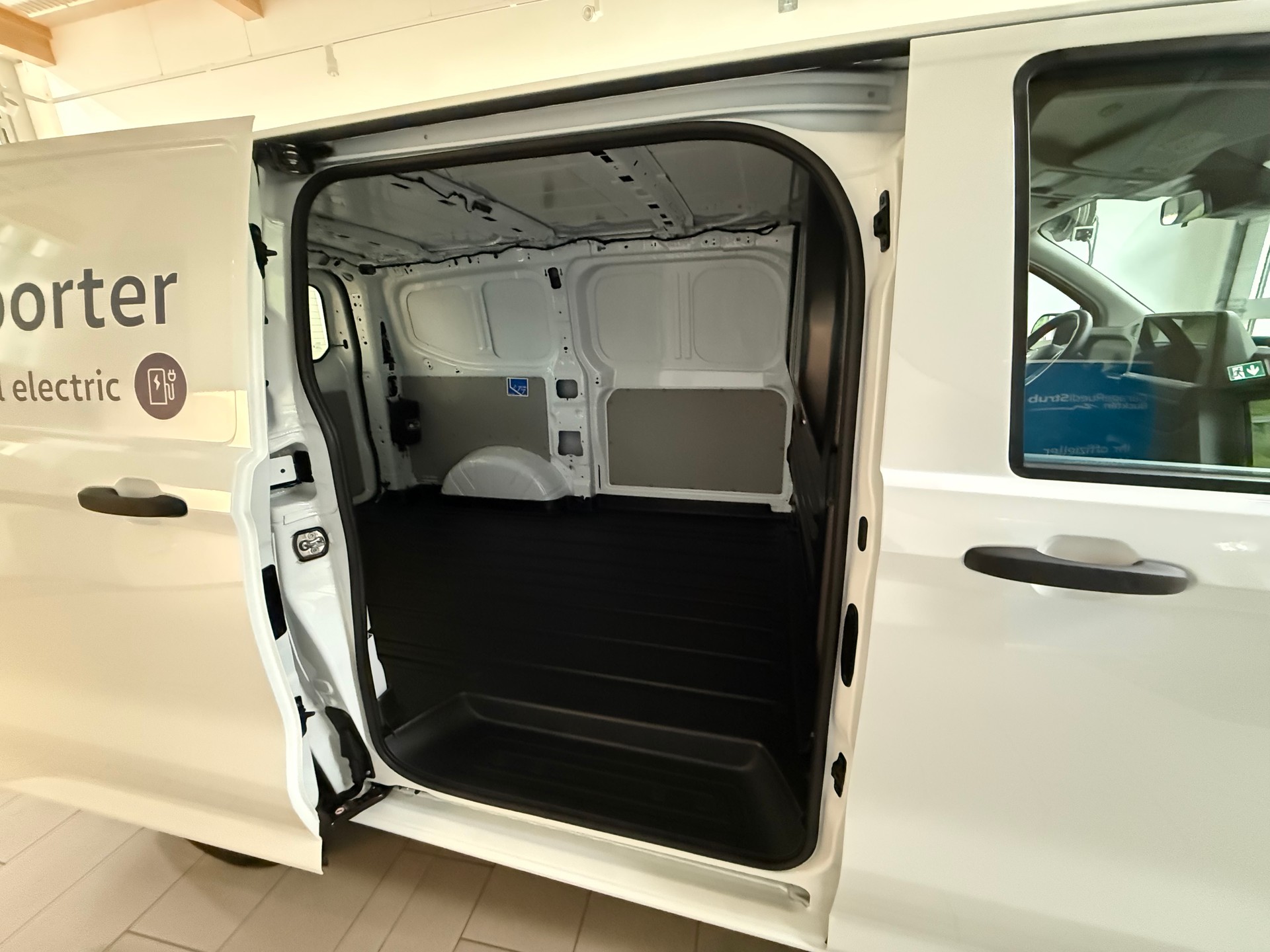 VW Transporter KaWa 218PS 64/83 kWh E-Motor-image-7