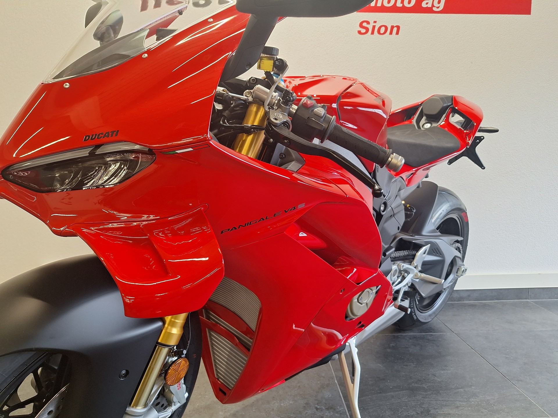 DUCATI Panigale V4 S-showroom-element-2