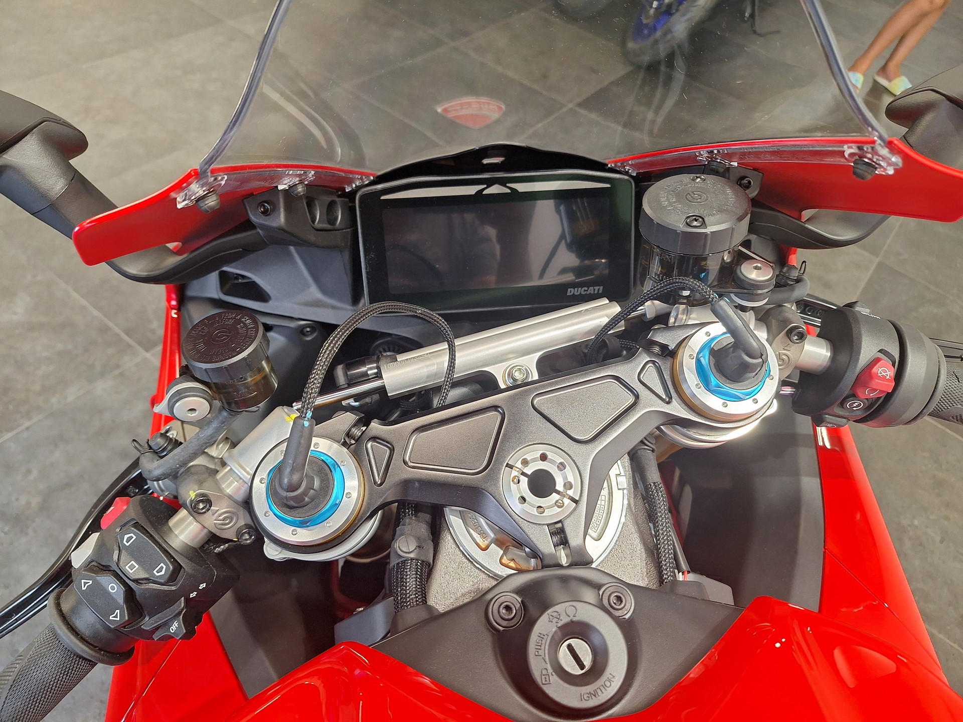 DUCATI Panigale V4 S-showroom-element-1