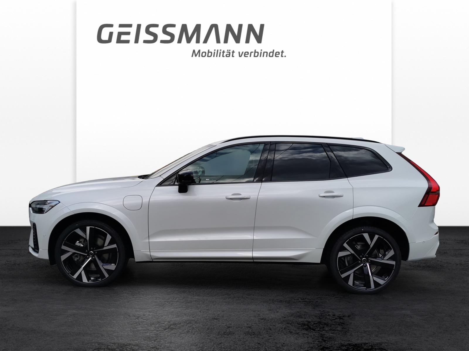 VOLVO XC60 2.0 T8 TE Black Edition eAWD-image-2