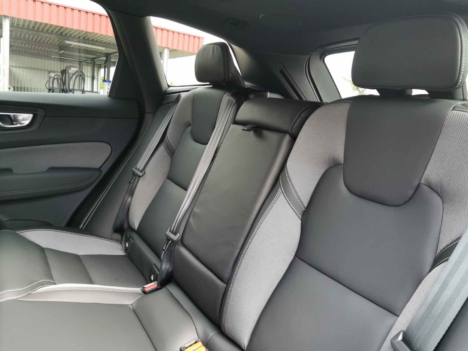 VOLVO XC60 2.0 T8 TE Black Edition eAWD-image-12