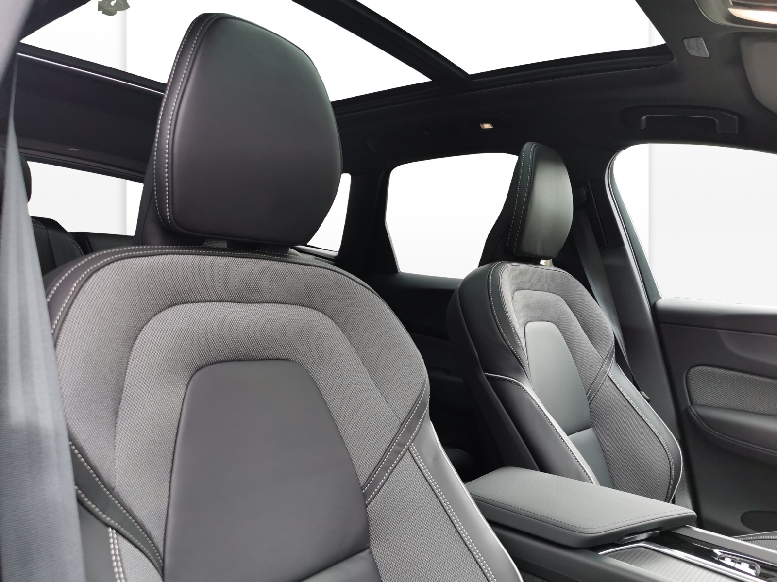 VOLVO XC60 2.0 T8 TE Black Edition eAWD-image-11