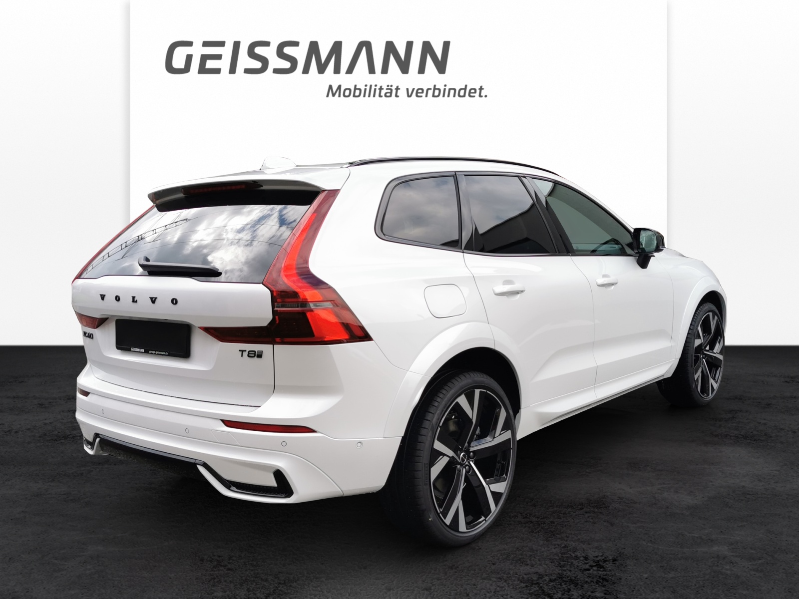 VOLVO XC60 2.0 T8 TE Black Edition eAWD-image-5