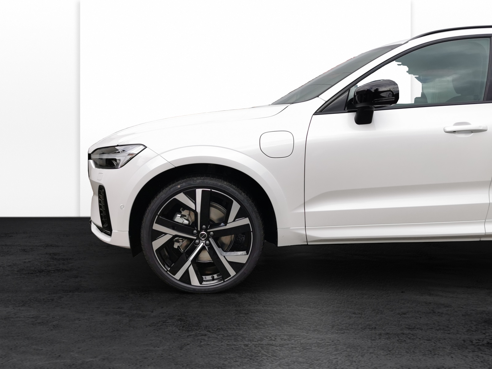 VOLVO XC60 2.0 T8 TE Black Edition eAWD-image-15