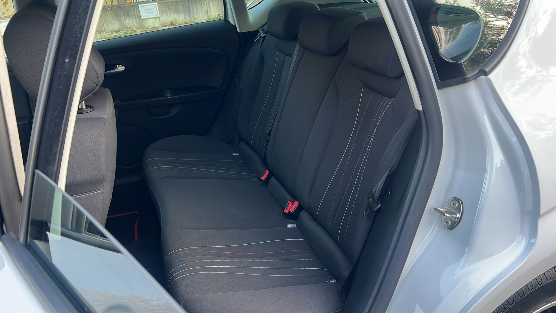 SEAT Leon 1.6 TDI COPA Reference-image-14