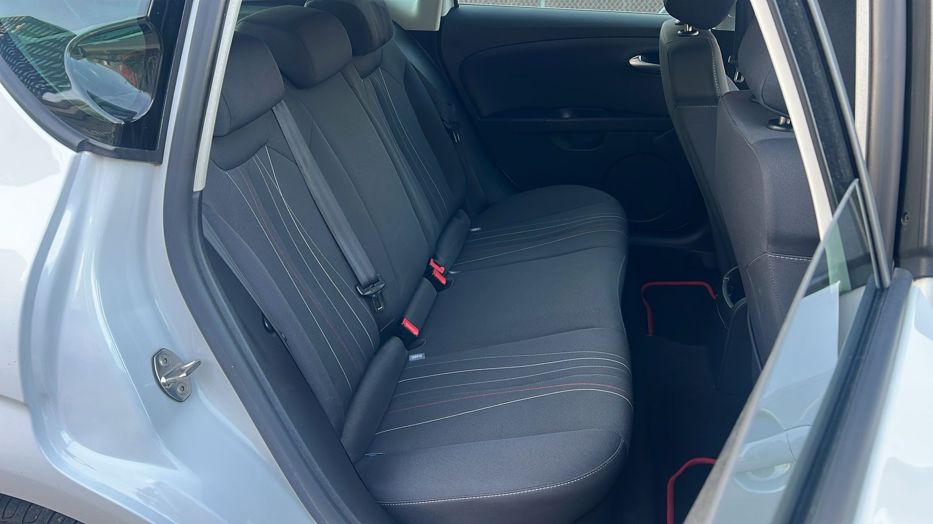 SEAT Leon 1.6 TDI COPA Reference-image-13