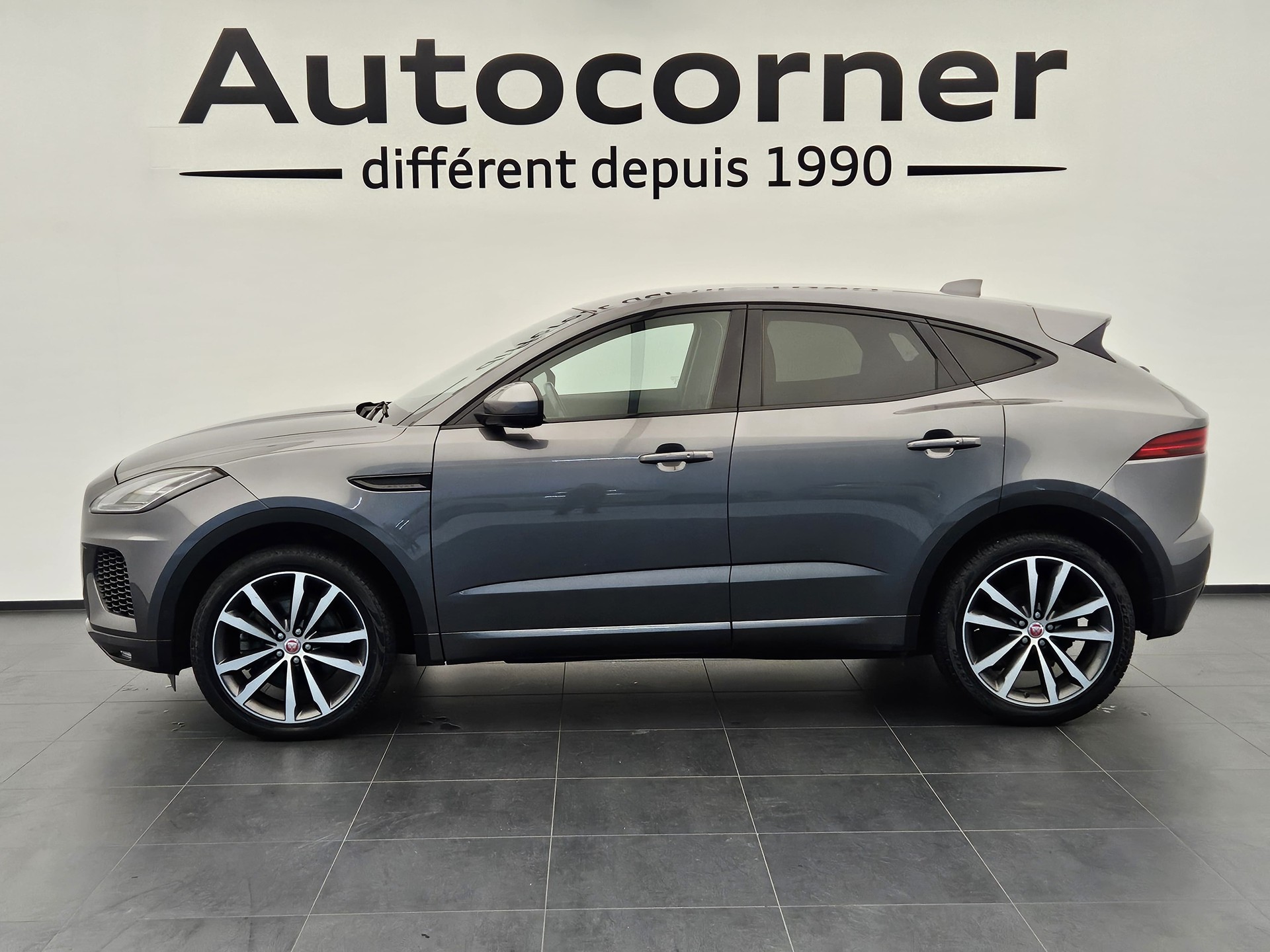 JAGUAR E-Pace 2.0d D240 R-Dynamic HSE AWD Automatik-image-1