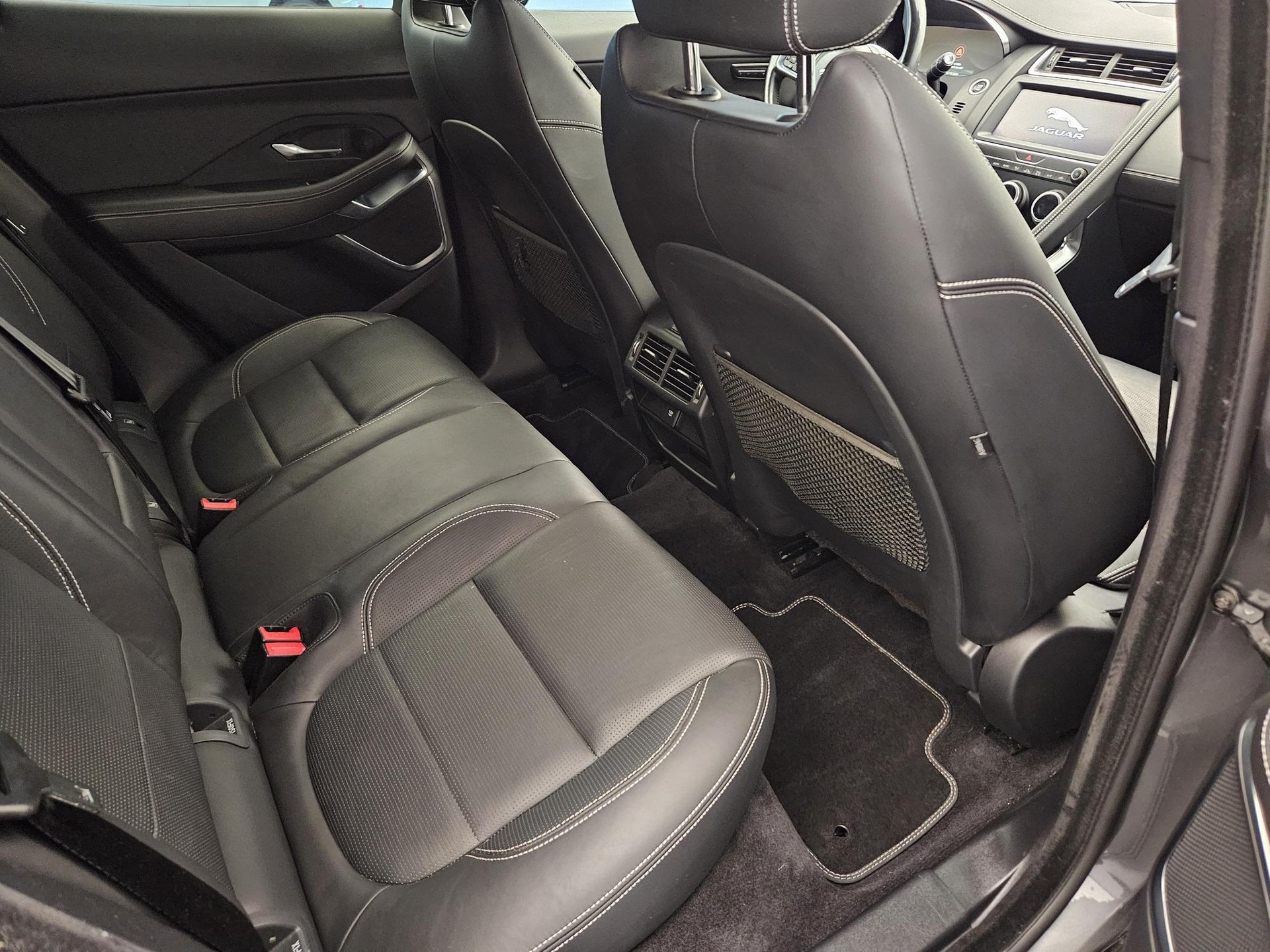 JAGUAR E-Pace 2.0d D240 R-Dynamic HSE AWD Automatik-image-13