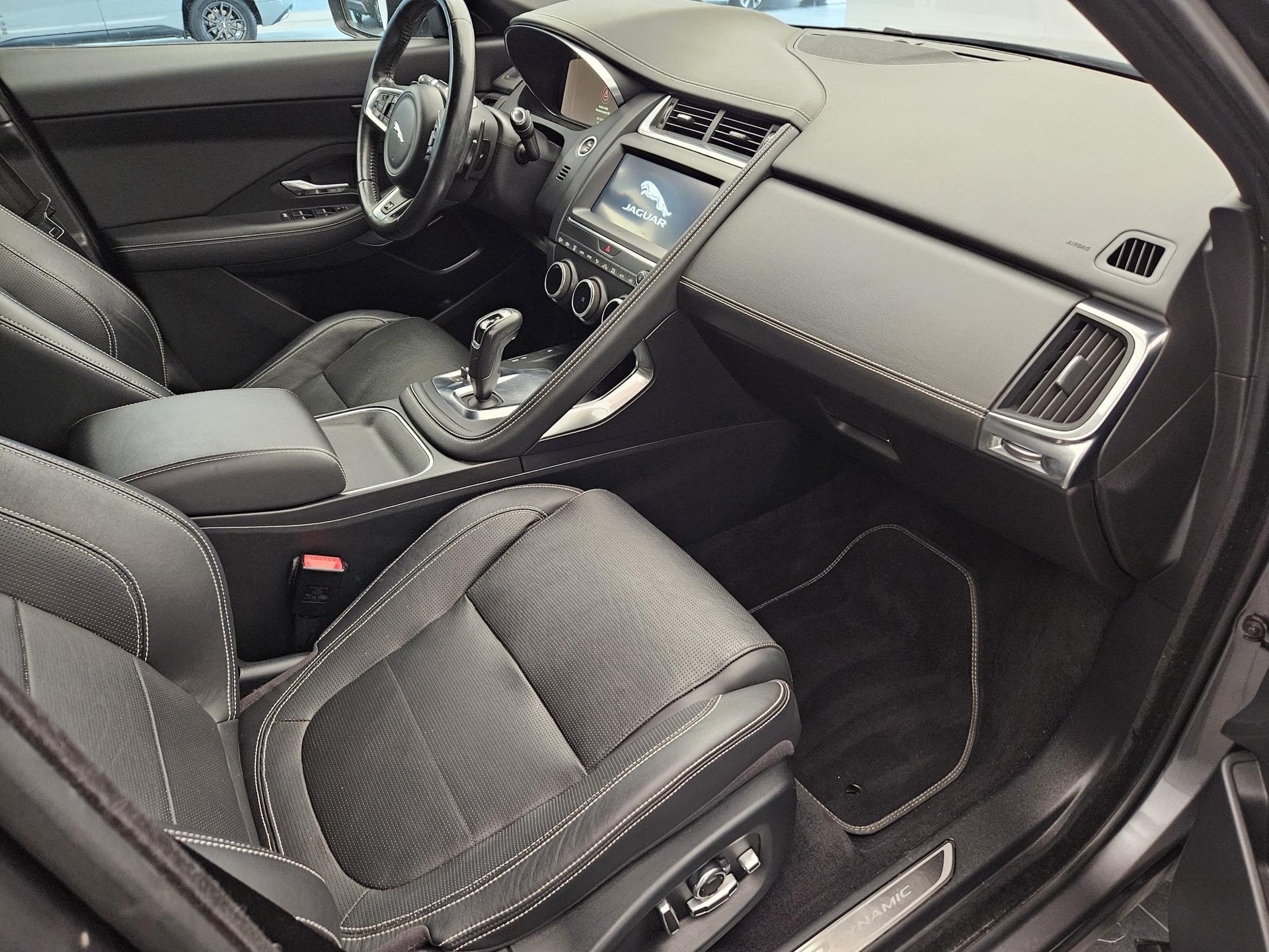 JAGUAR E-Pace 2.0d D240 R-Dynamic HSE AWD Automatik-image-11