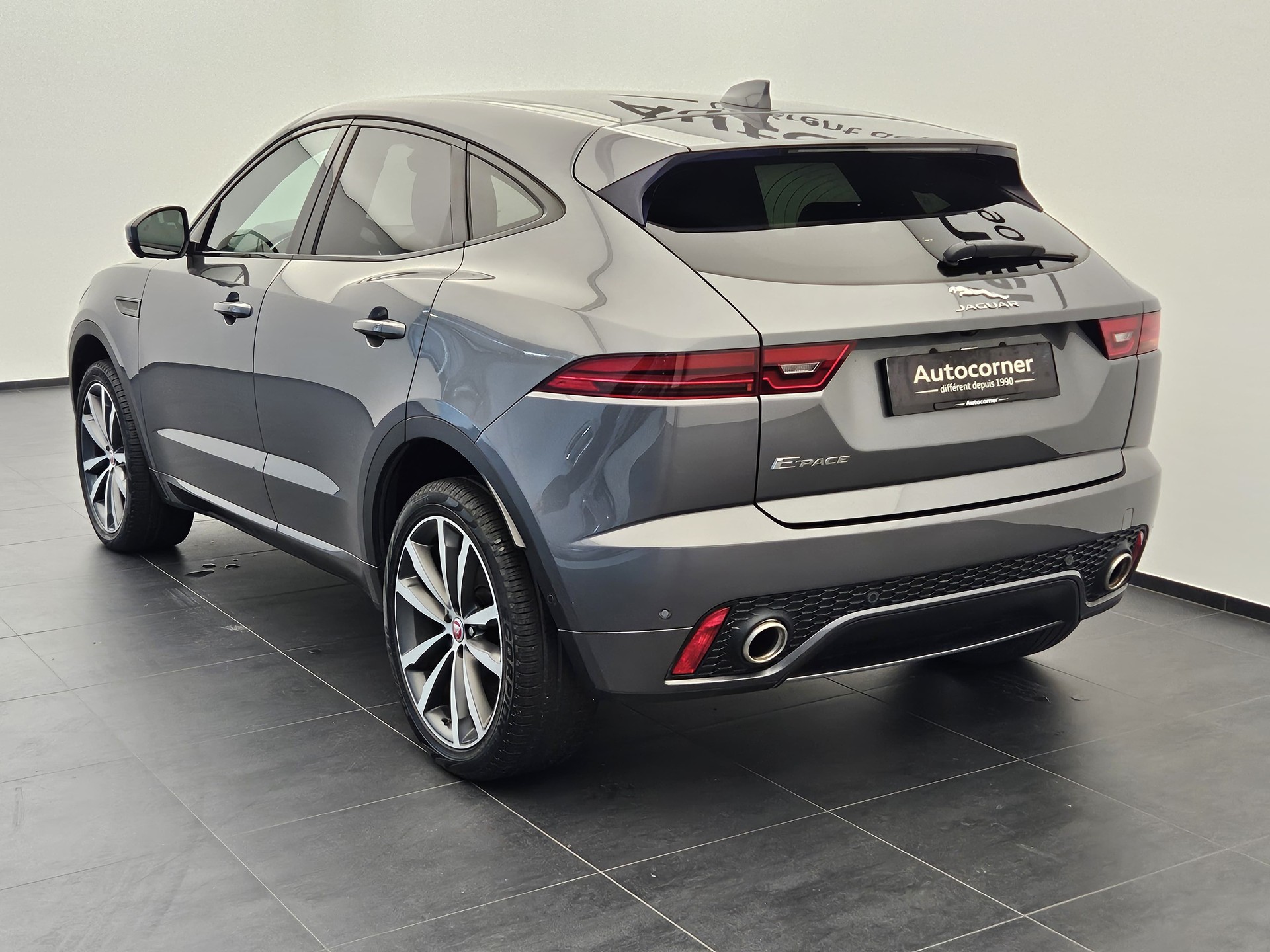 JAGUAR E-Pace 2.0d D240 R-Dynamic HSE AWD Automatik-image-8