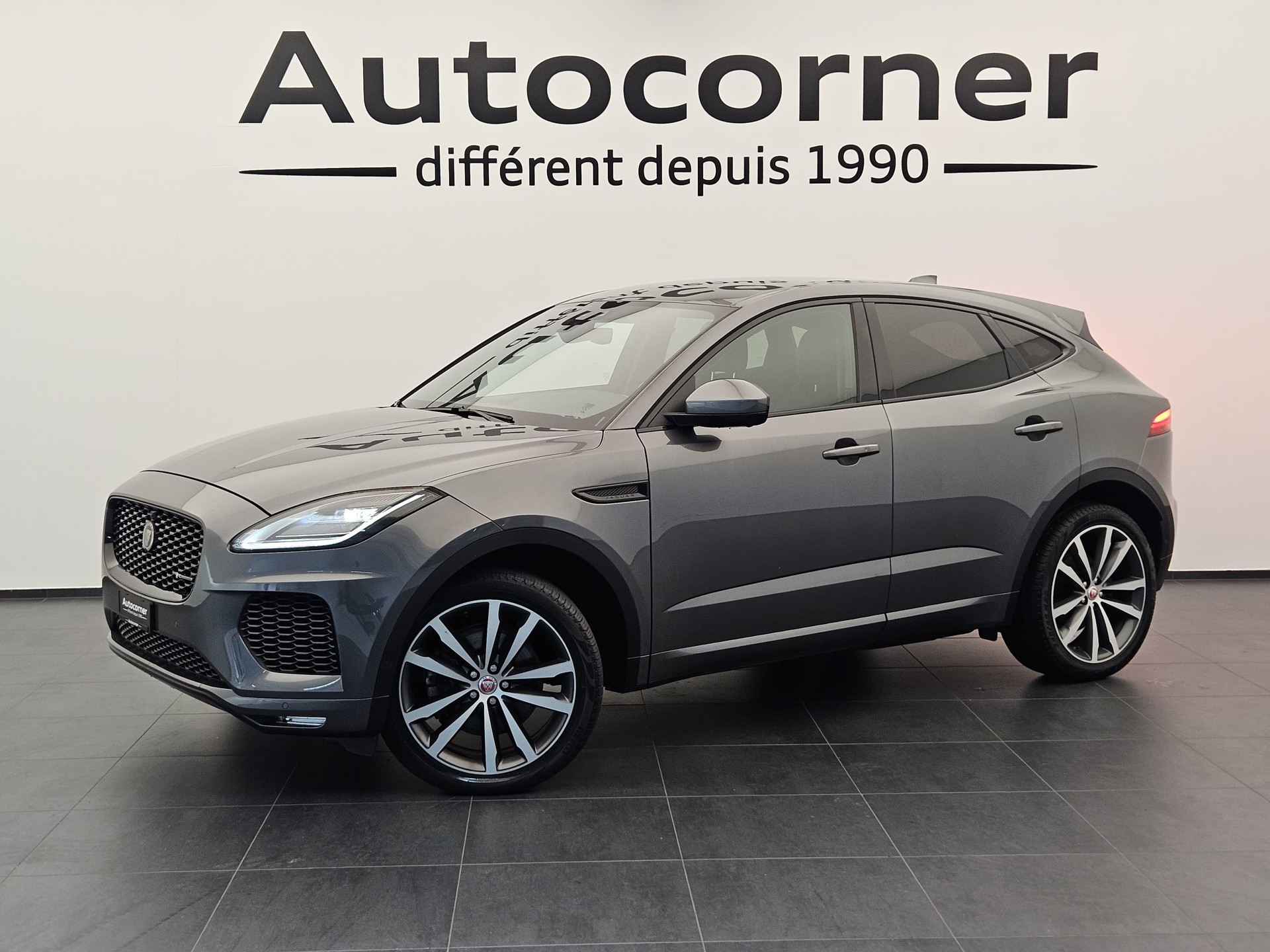 JAGUAR E-Pace 2.0d D240 R-Dynamic HSE AWD Automatik-image-0