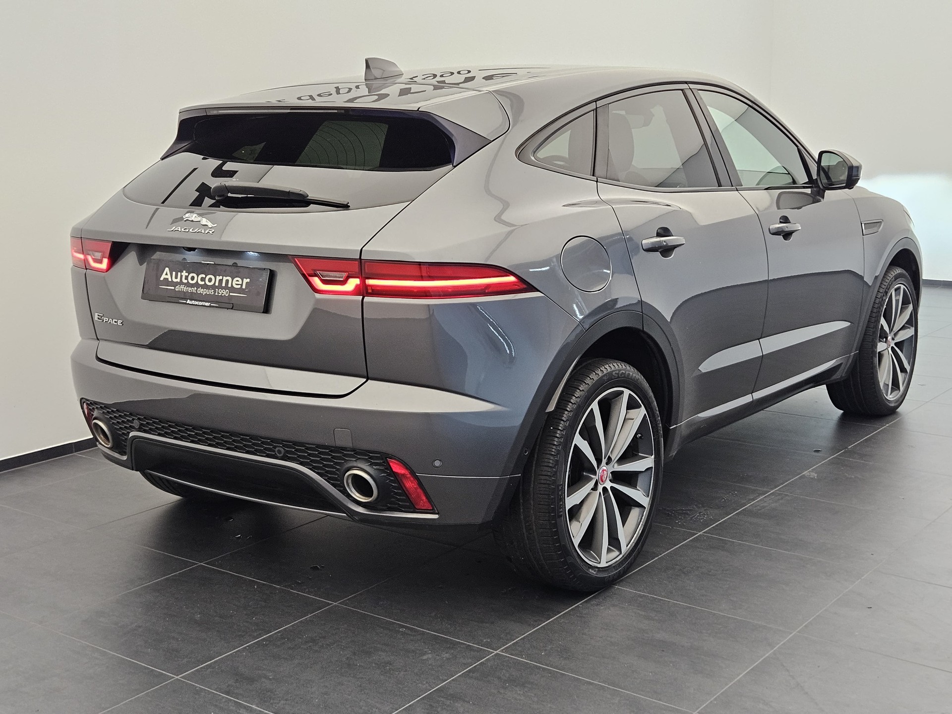 JAGUAR E-Pace 2.0d D240 R-Dynamic HSE AWD Automatik-image-6