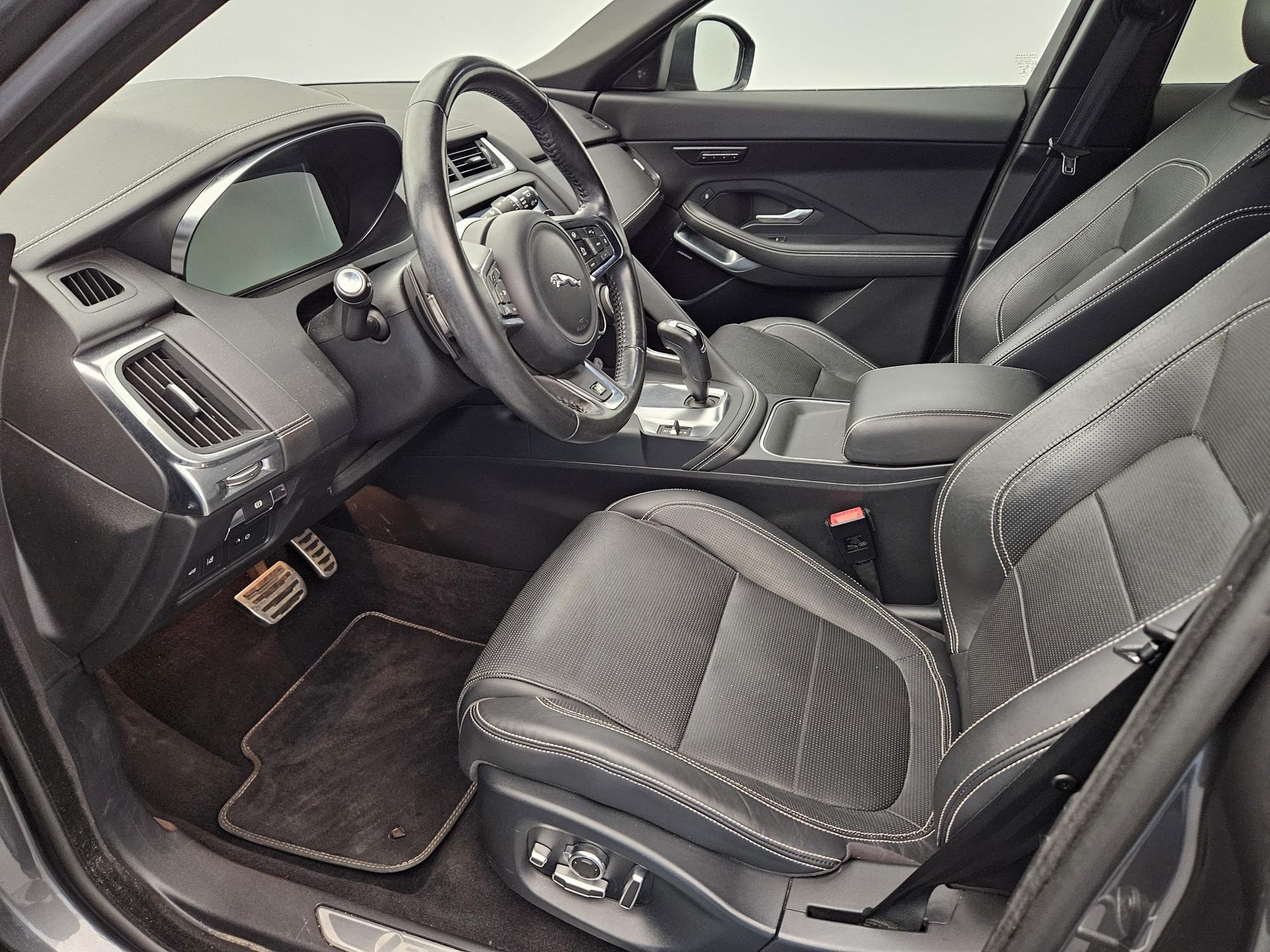 JAGUAR E-Pace 2.0d D240 R-Dynamic HSE AWD Automatik-image-10