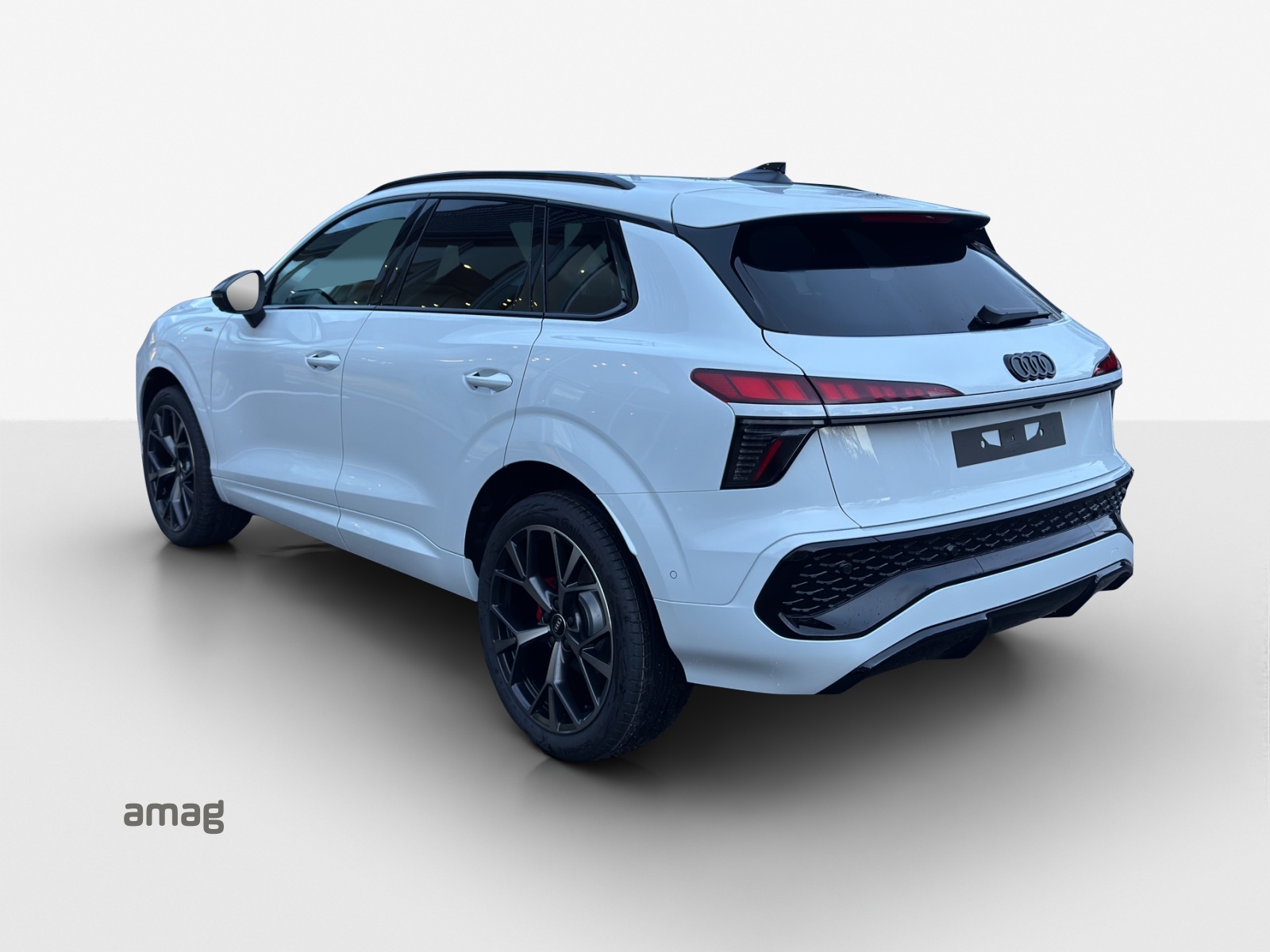 AUDI Q3 SUV 110 kW TFSI S tronic-image-2