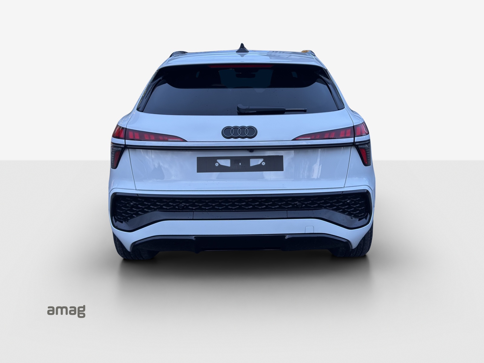 AUDI Q3 SUV 110 kW TFSI S tronic-image-3