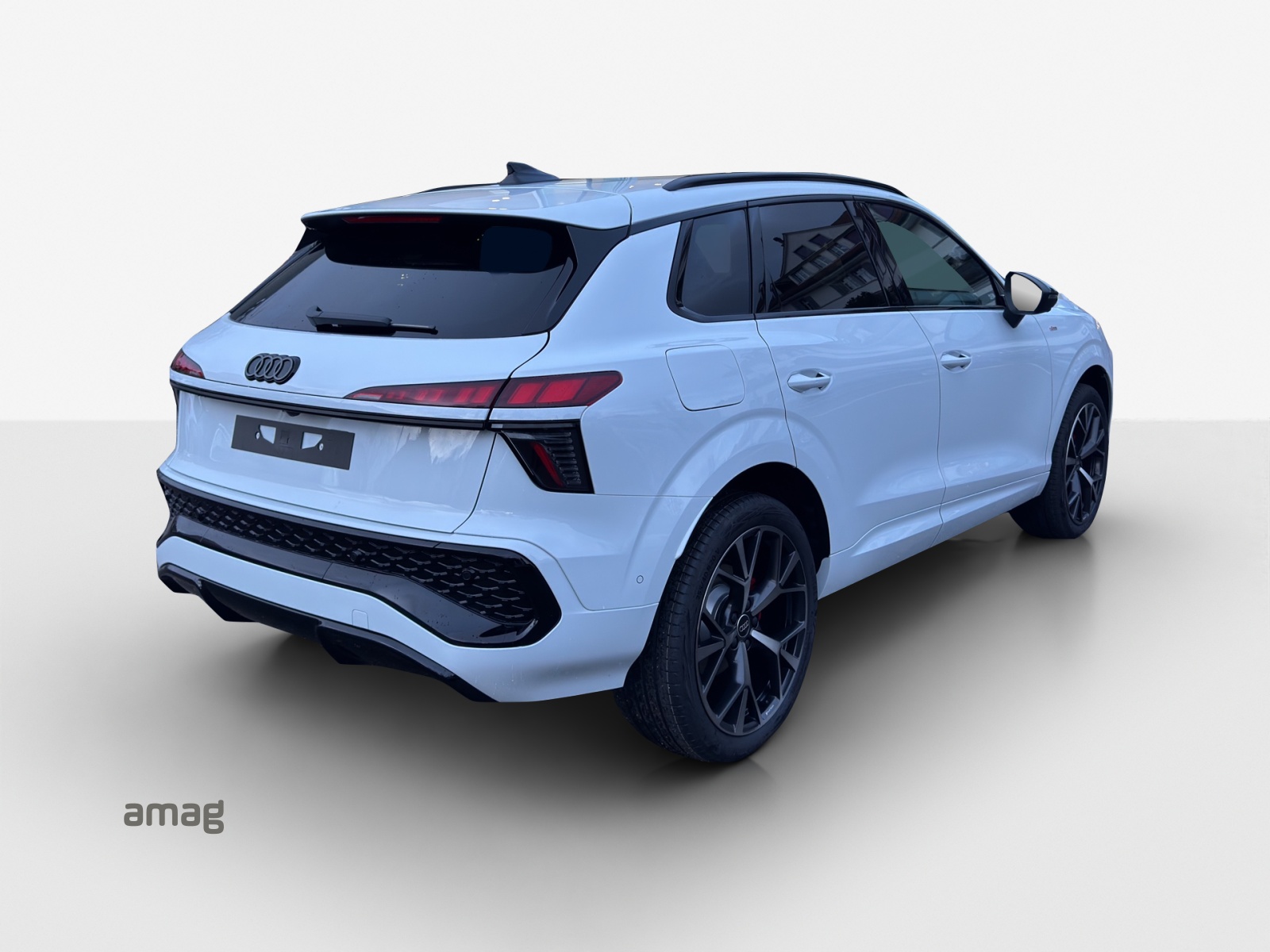 AUDI Q3 SUV 110 kW TFSI S tronic-image-4