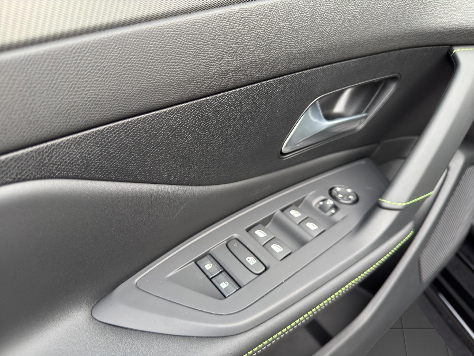 PEUGEOT 308 SW GT 1.6 PHEV 225-image-17