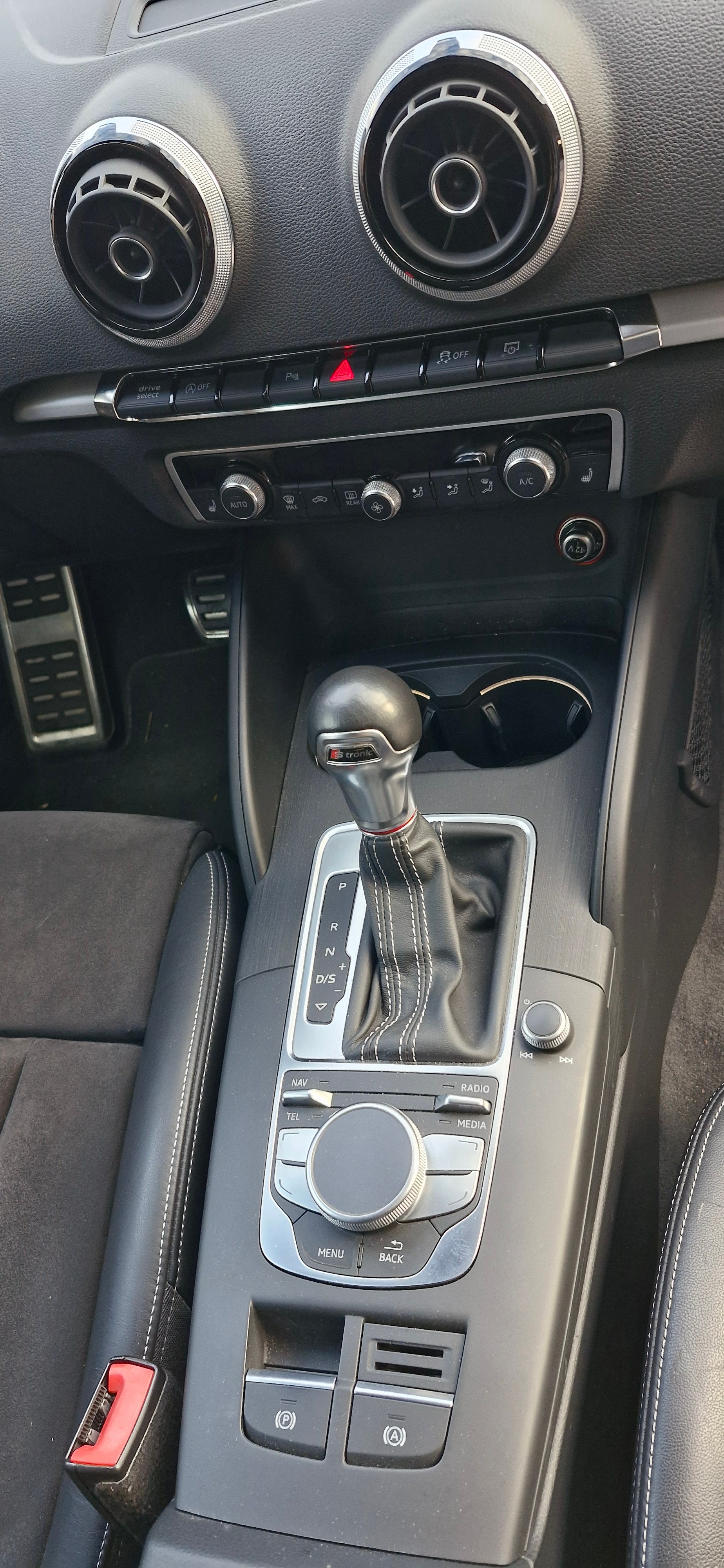 AUDI S3 Sportback 2.0 TFSI quattro S-tronic-image-7