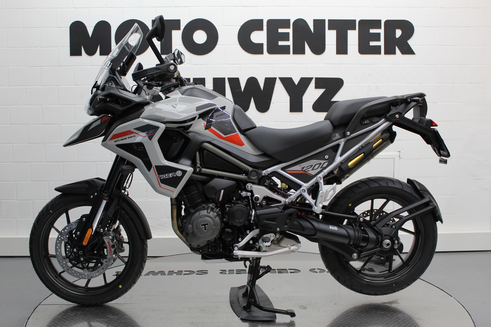 TRIUMPH Tiger 1200 Alpine Edition-showroom-element-3