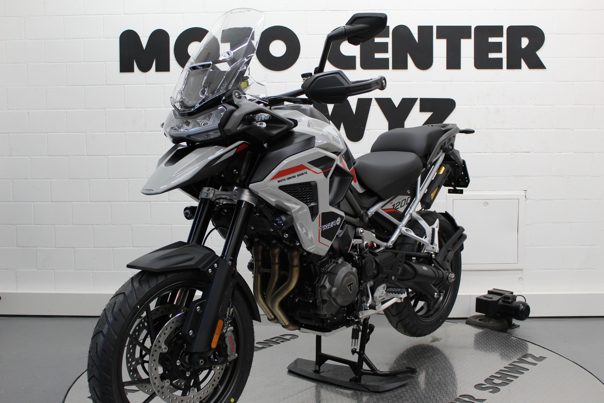 TRIUMPH Tiger 1200 Alpine Edition-showroom-element-2