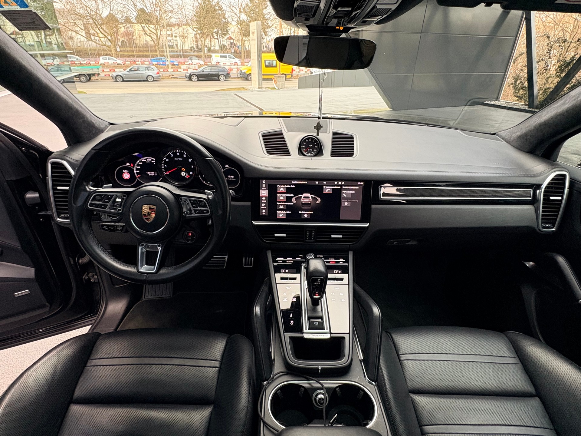PORSCHE Cayenne Turbo-image-4