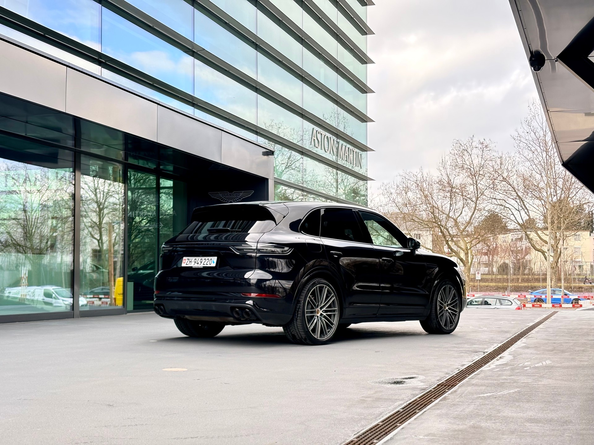 PORSCHE Cayenne Turbo-image-1