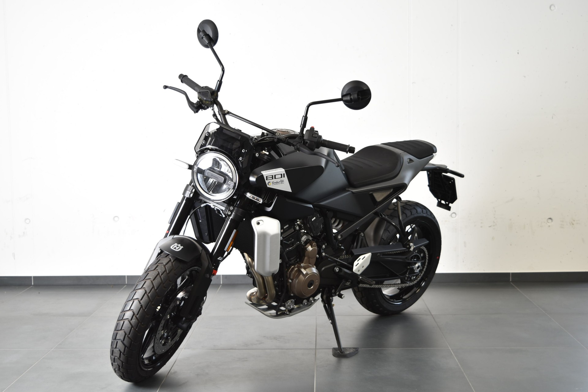 HUSQVARNA SVARTPILEN 801-showroom-element-1