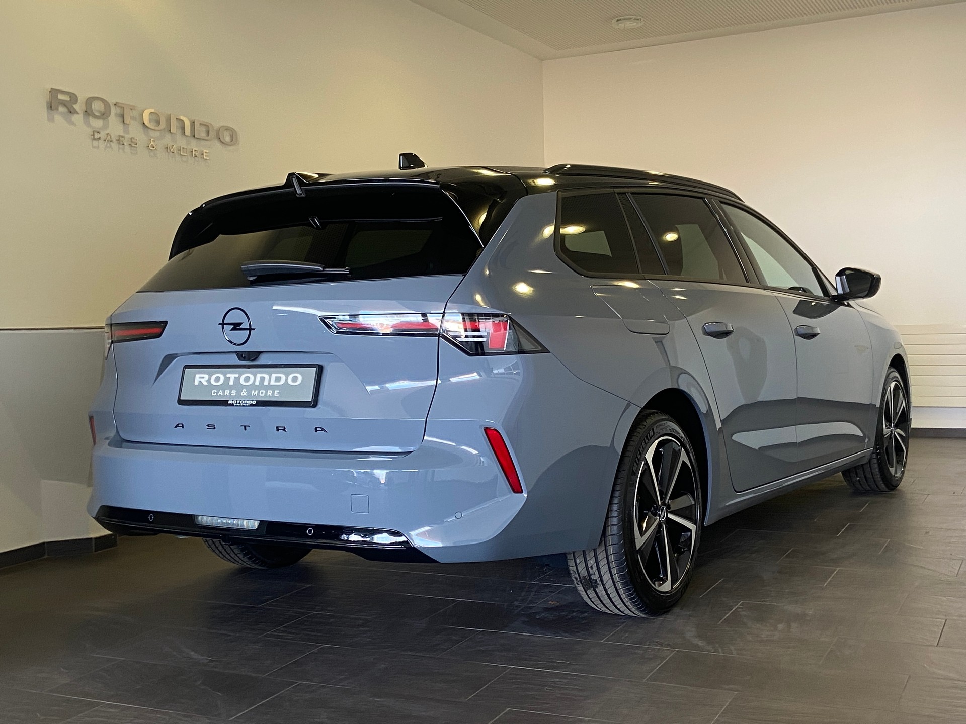 OPEL Astra Sports Tourer 1.2i Turbo GS Automat-image-1