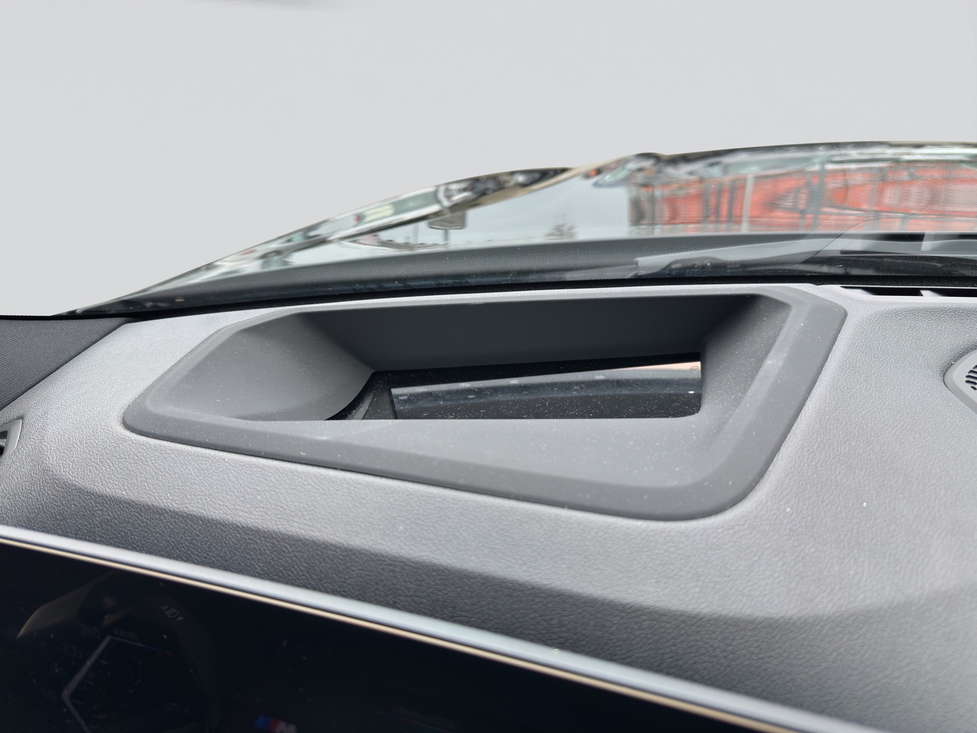 BMW 320d xDrive 48V Touring M Sport Steptronic-image-11