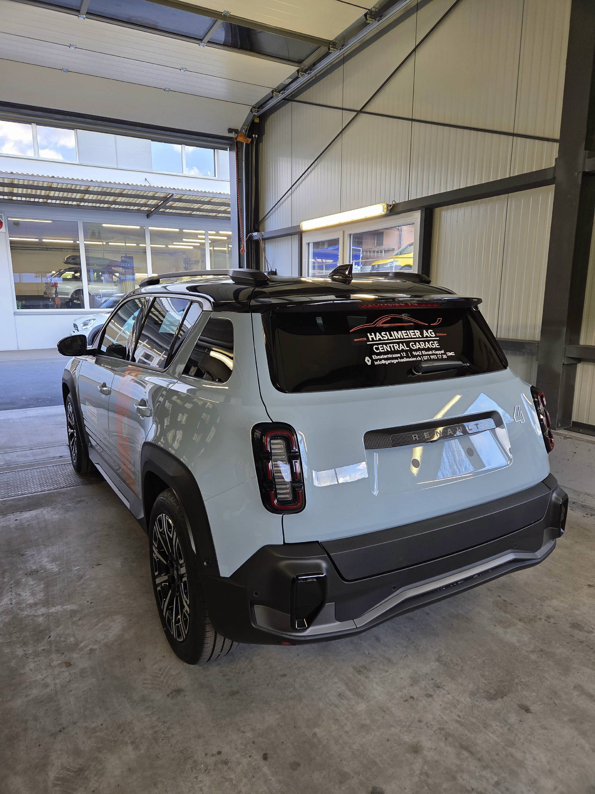 RENAULT R4 E-Tech Comfort Range iconic-image-2