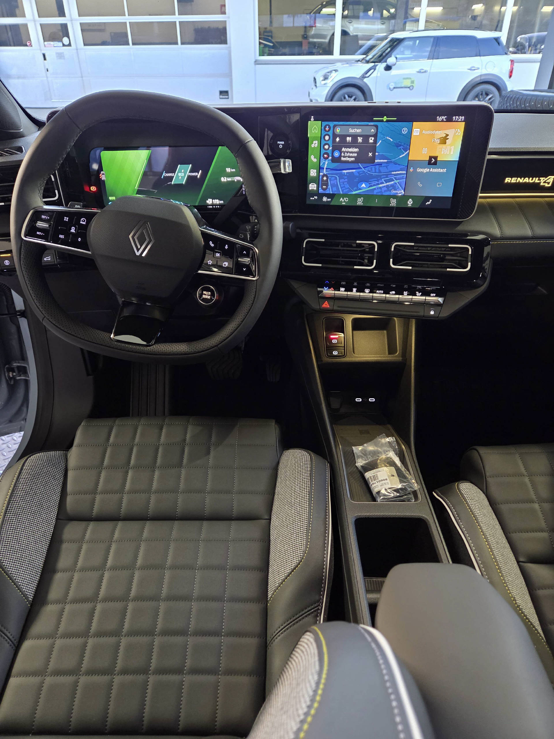 RENAULT R4 E-Tech Comfort Range iconic-image-6