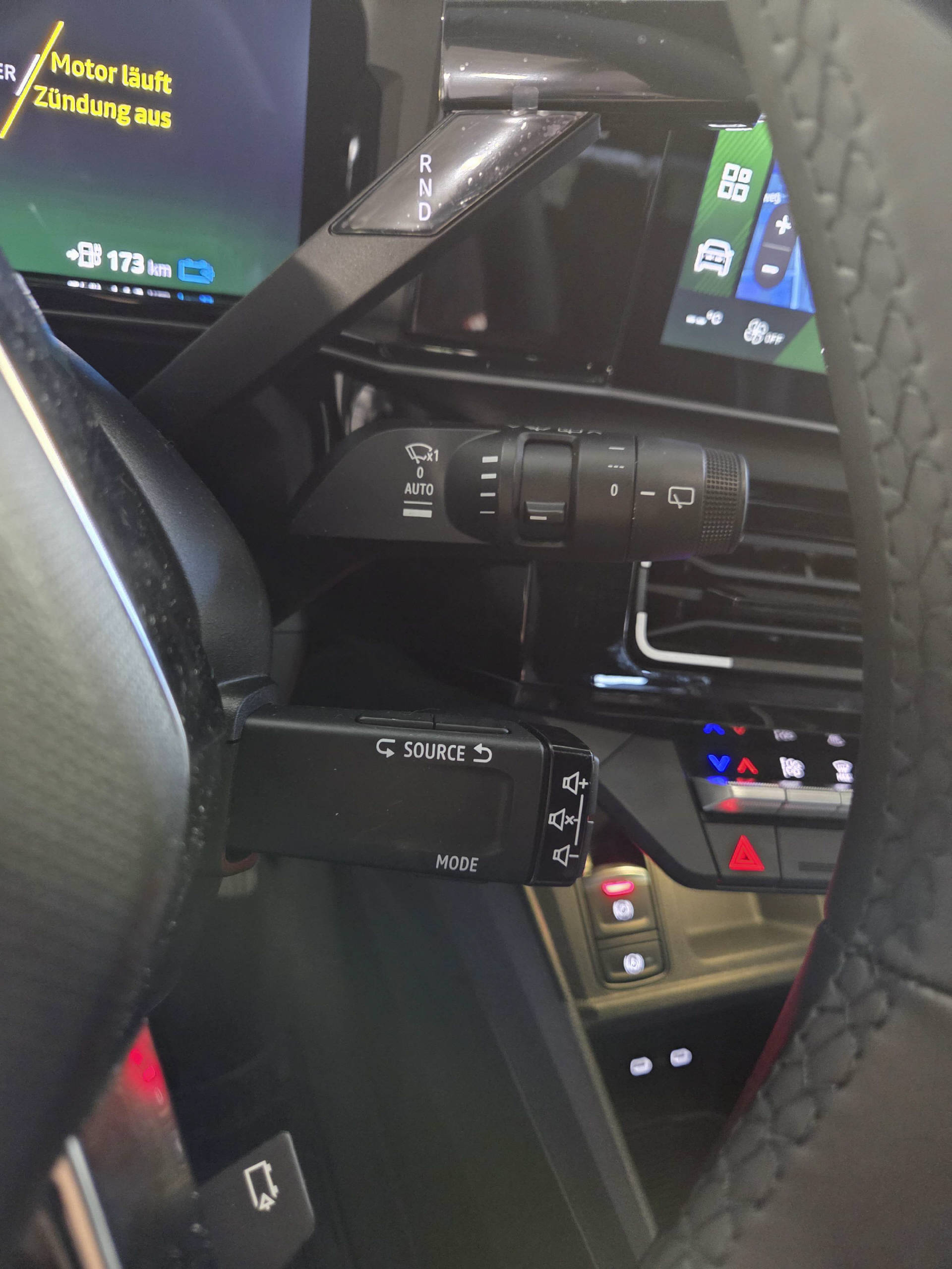 RENAULT R4 E-Tech Comfort Range iconic-image-10