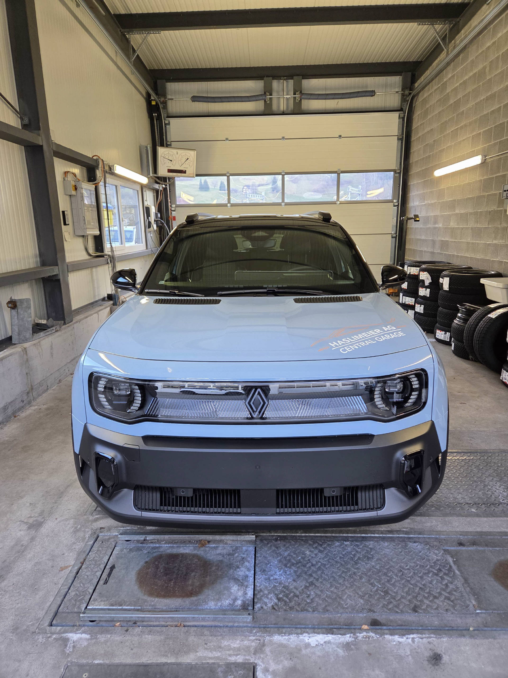 RENAULT R4 E-Tech Comfort Range iconic-image-1